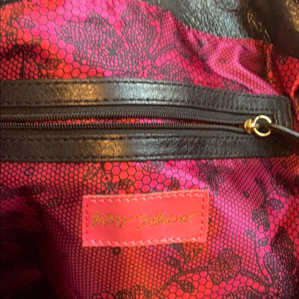 100% Leather Betsey Johnson Heart Peace Tote Purse - Picture 5 of 6